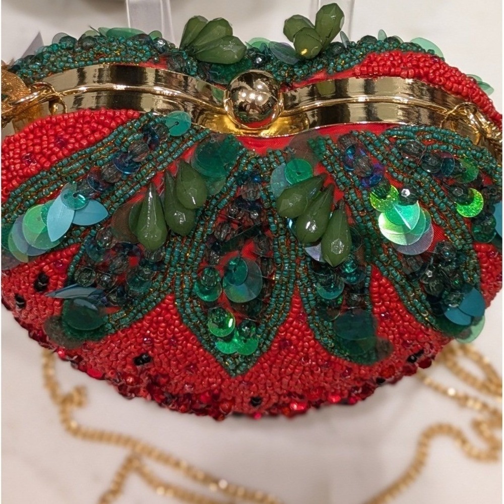NWT Women's Beaded Strawberry Crossbody Handcrafted in India Novelty Bag - Picture 7 of 11